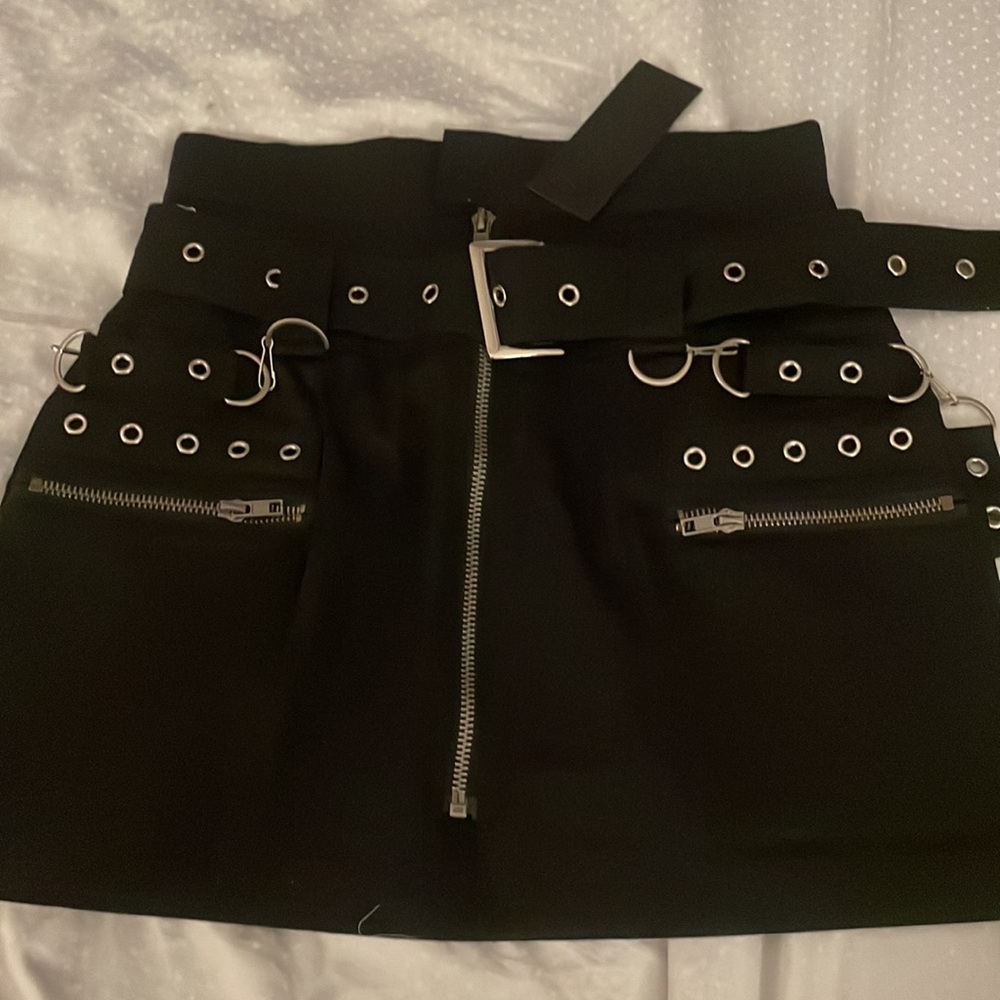 CARMAR BELTED CHAIN LINKS METAL SILVER BLACK DENIM MIN SKIRT. NWT. SZ 6